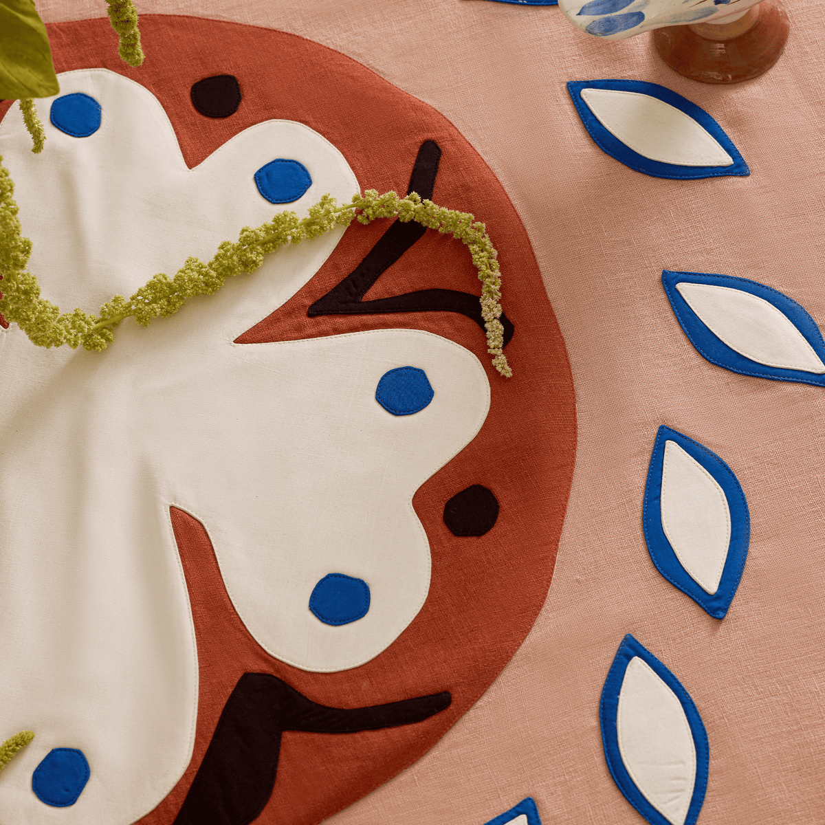 Rosetta Hand-Applique Linen Tablecloth
