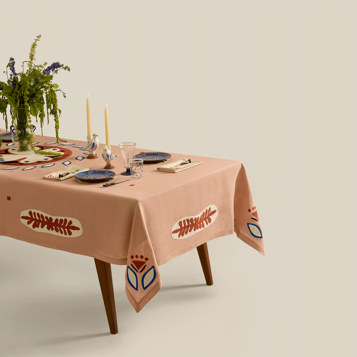 Rosetta Hand-Applique Linen Tablecloth