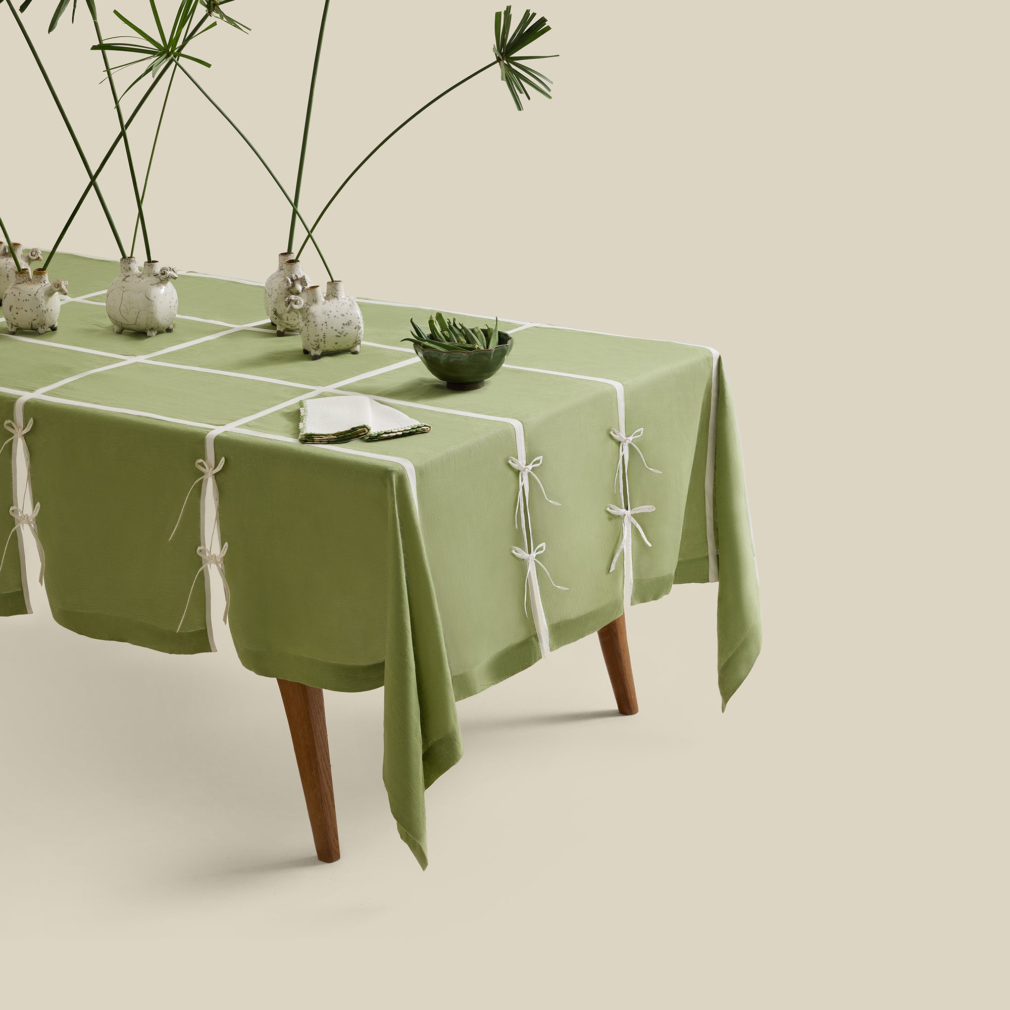 Tie Me Up Appliqué Linen Tablecloth