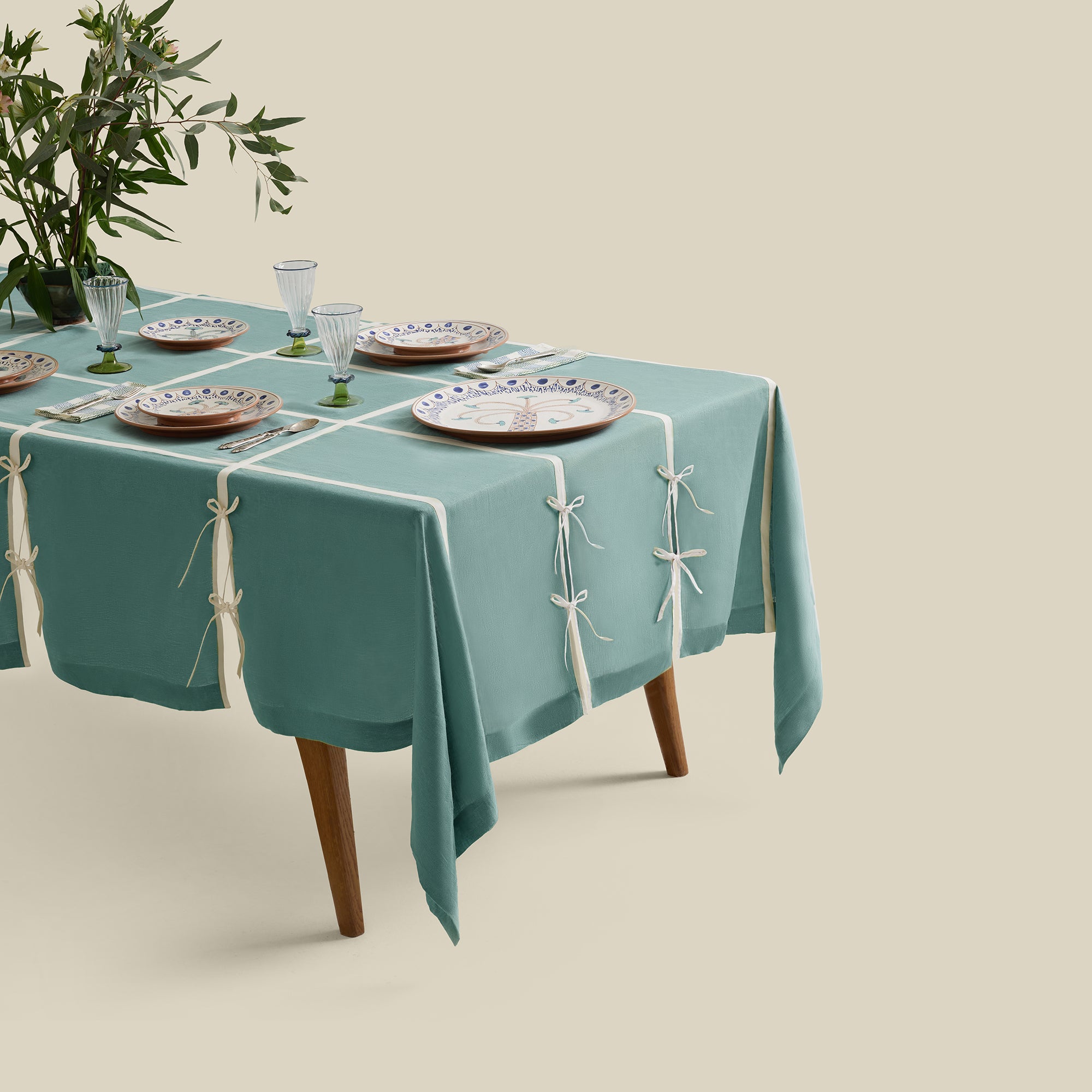 Tie Me Up Appliqué Linen Tablecloth